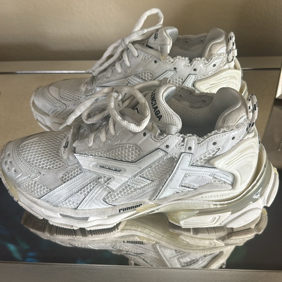 Color white - Picture 2 of 5